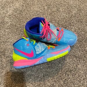 Nike Kyrie “Pool party” shoes, perfect condition comes with the box very rare